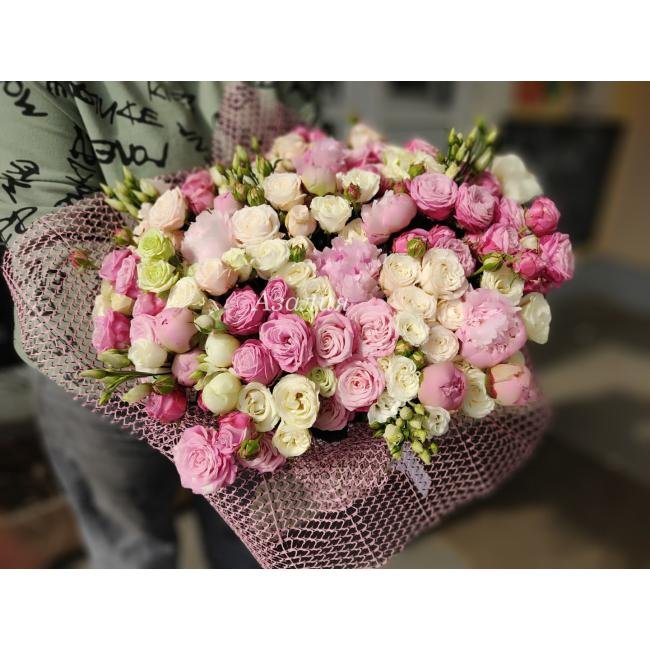 101 пионовидная кустовая роза