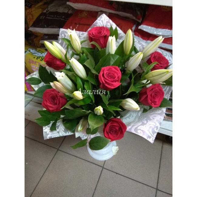 Букет &laquo;Лилии и розы&raquo;