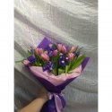 Букет &laquo;Розовые тюльпаны с ирисами&raquo;