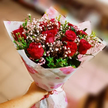 Розы с бабочкой