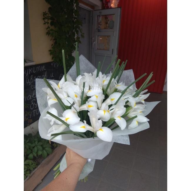 Букет &laquo;Изысканные белые ирисы&raquo;