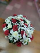 Корзинка с розами и хризантемами 1
