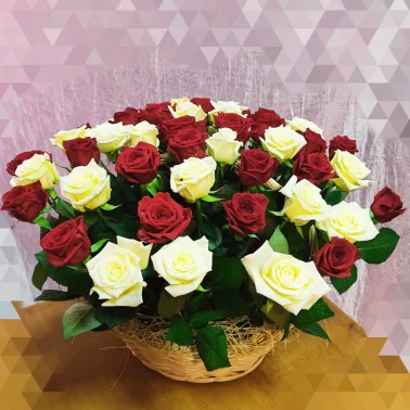 51 роза в корзине