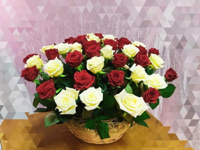 51 роза в корзине
