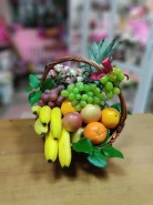 Корзина фрукты и розы 0