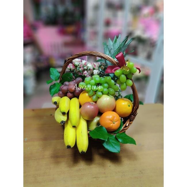 Корзина фрукты и розы