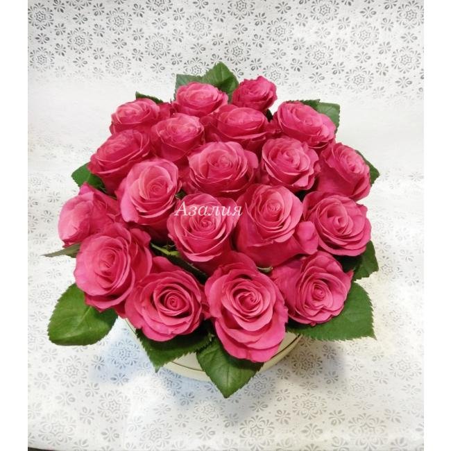 19 роз в шляпной коробочке