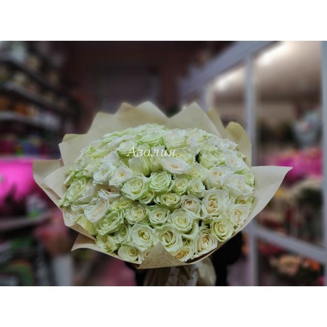 101 белая роза в крафте