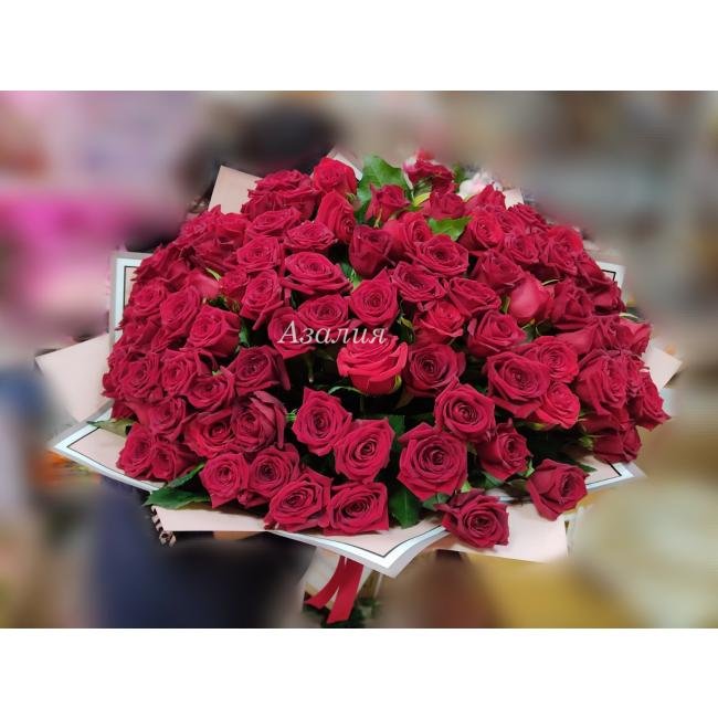101 красная роза в упаковке