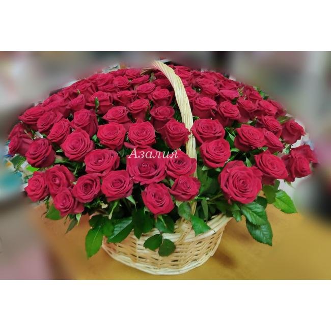 Корзина красных  роз