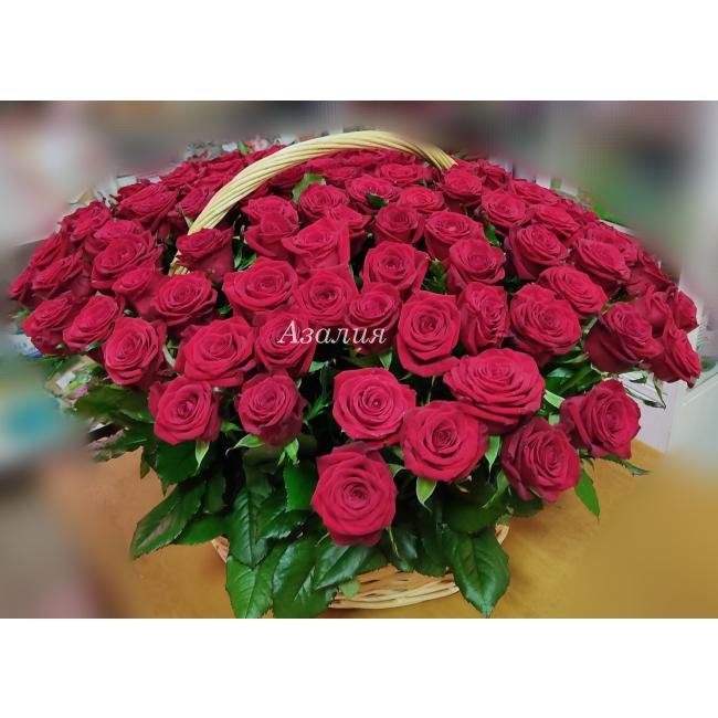 Корзина красных  роз