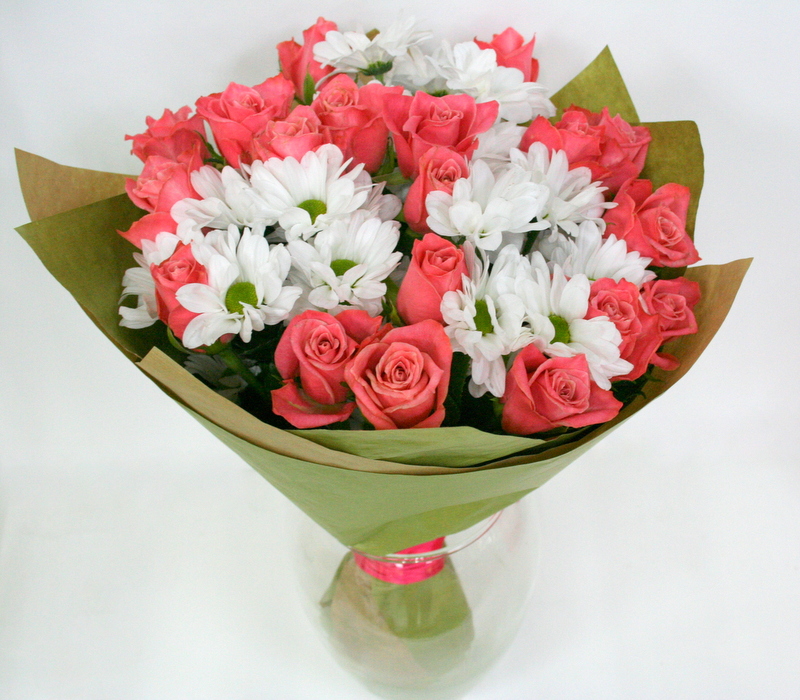 Розы и хризантемы в букете фото flora доставка цветов москва
