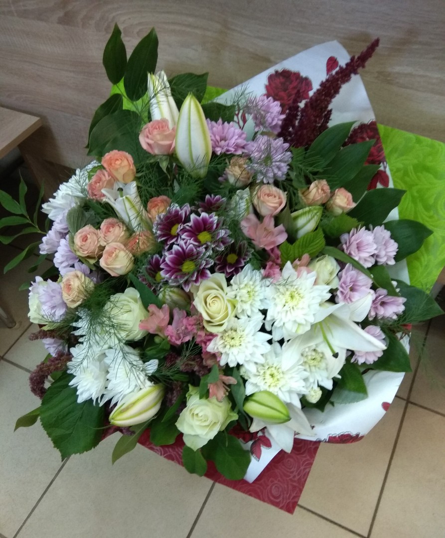 букеты кострома. букет из низких роз. букеты кострома. букет дивный. горная 27 а кострома магазин ц.